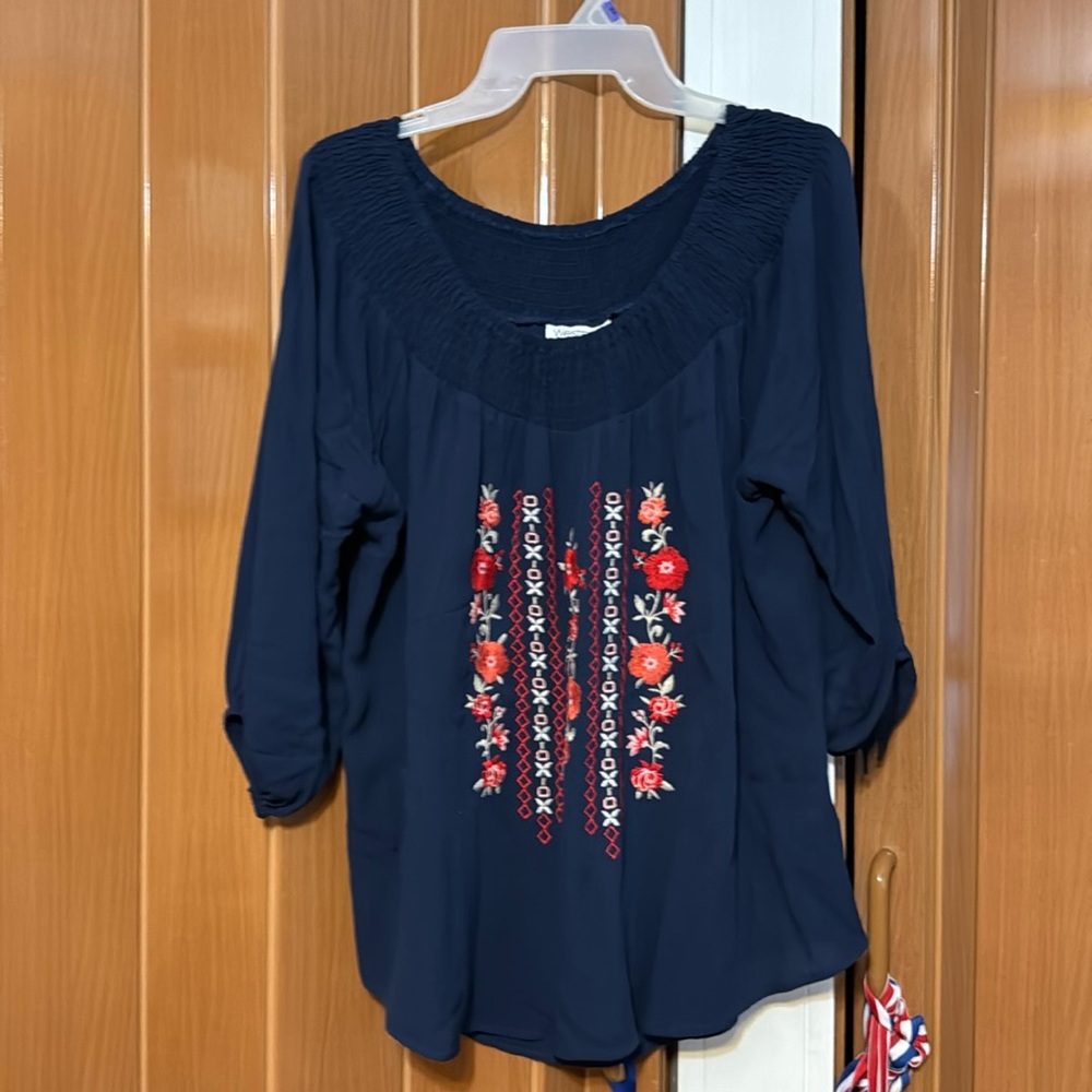 GUC Westport size large embroidered blouse